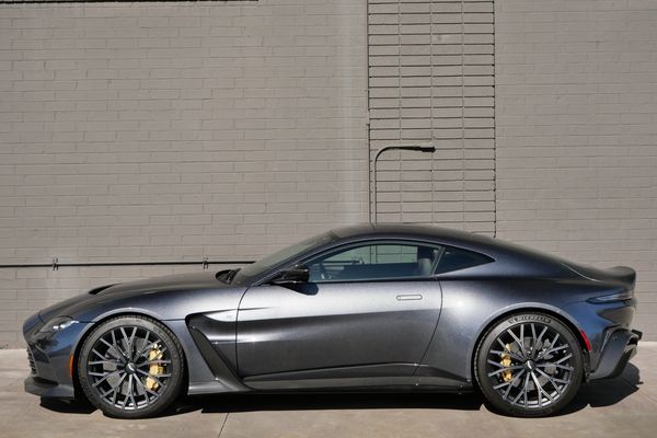 2023 Aston Martin V12 Vantage