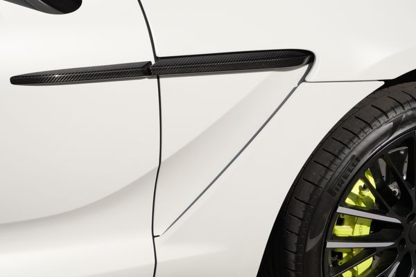 2023 Aston Martin DBX