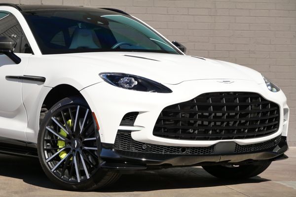 2023 Aston Martin DBX